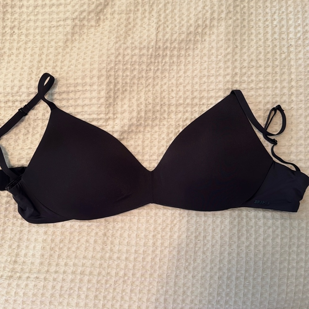 Skims Wireless Push Up Bra
